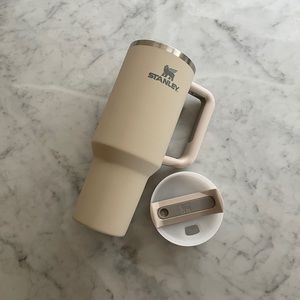 40oz Soft Matte Stanley